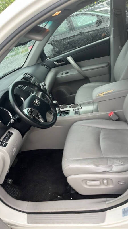 2011 Toyota Highlander SE