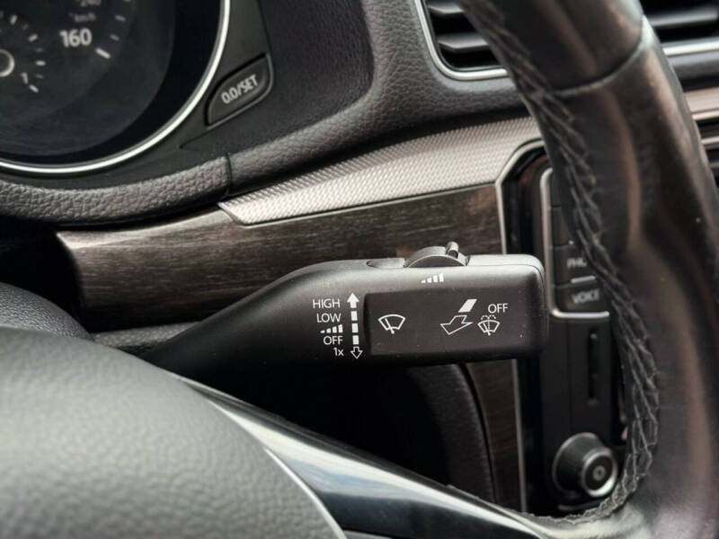 2017 Volkswagen Passat 1.8T SE