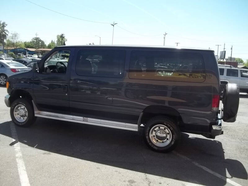 2003 Ford Econoline Wagon XLT photo 10