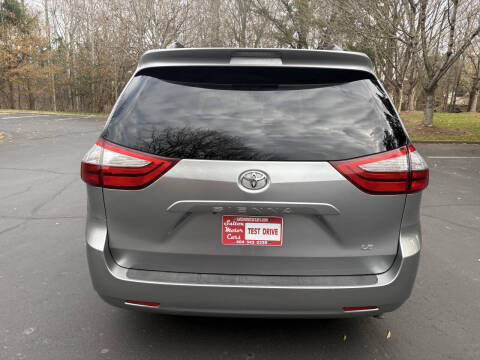 2017 Toyota Sienna LE 7-Passenger Auto Access Seat