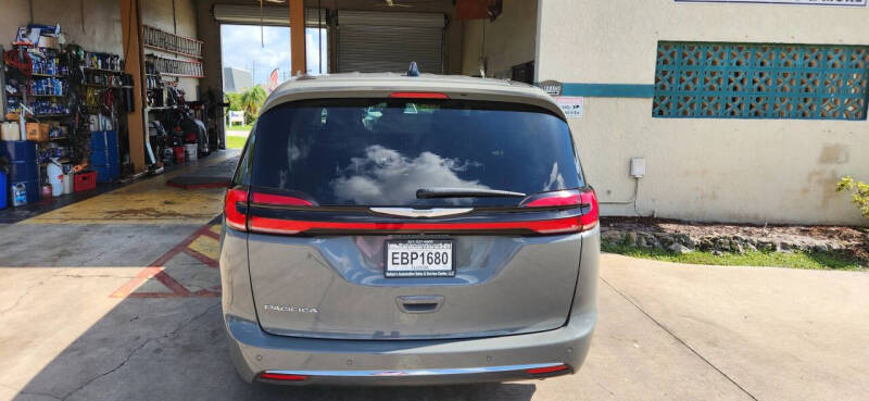 2023 Chrysler Pacifica Touring L