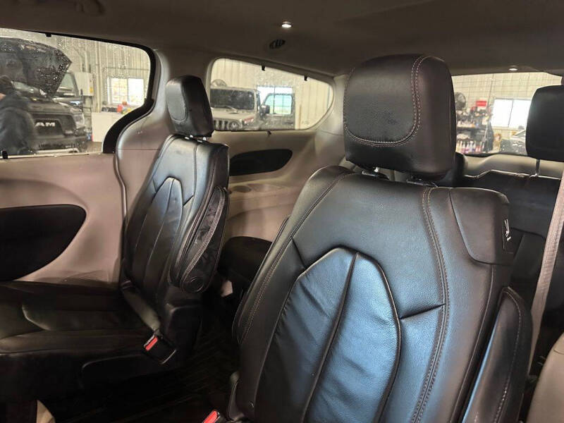 2017 Chrysler Pacifica Touring-L