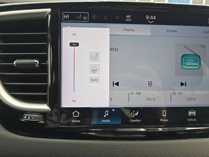 2025 Chrysler Pacifica Select