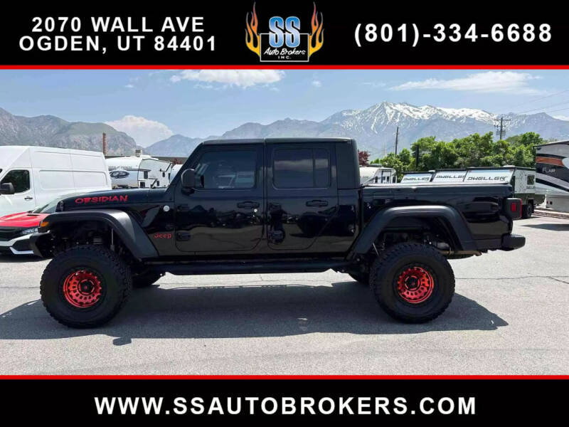 2020 Jeep Gladiator for sale at S S Auto Brokers in Ogden UT