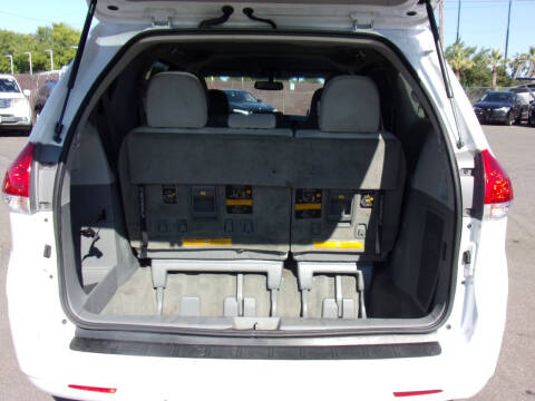 2012 Toyota Sienna LE 8-Passenger