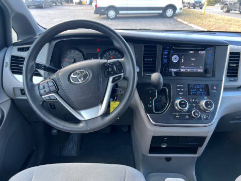 2016 Toyota Sienna LE 8-Passenger