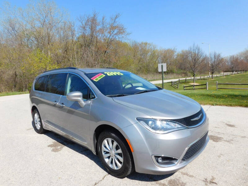 2017 Chrysler Pacifica Touring-L