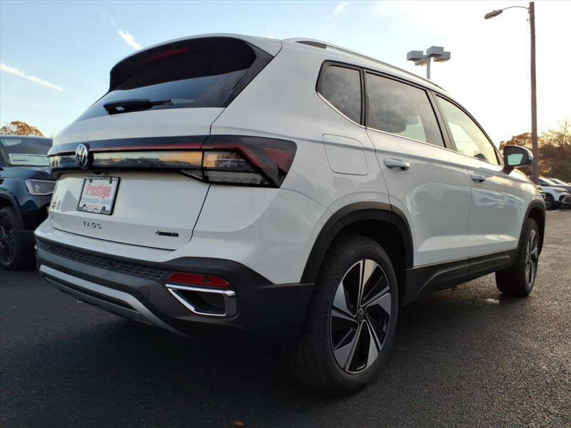 2025 Volkswagen Taos SE 4Motion