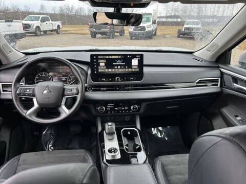 2025 Mitsubishi Outlander SE