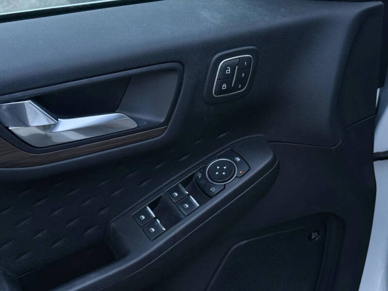 2020 Ford Escape Hybrid Titanium