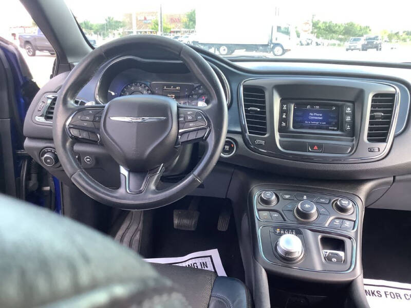 2015 Chrysler 200 S photo 30