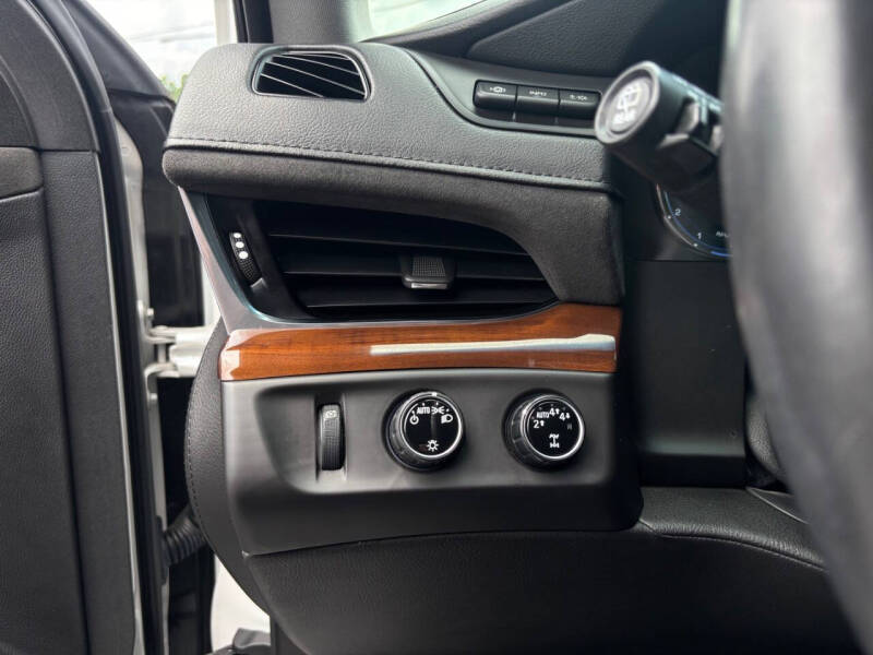 2017 Cadillac Escalade Luxury