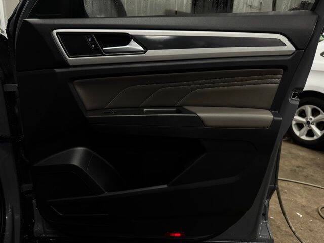 2022 Volkswagen Atlas Cross Sport V6 SEL R-Line 4Motion