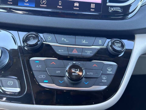 2022 Chrysler Pacifica Touring L