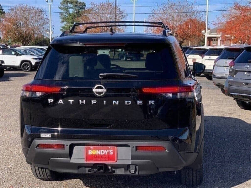 2025 Nissan Pathfinder SV
