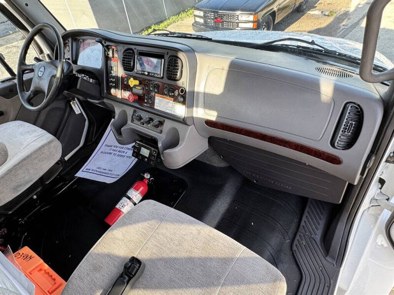 2017 Freightliner M2 106