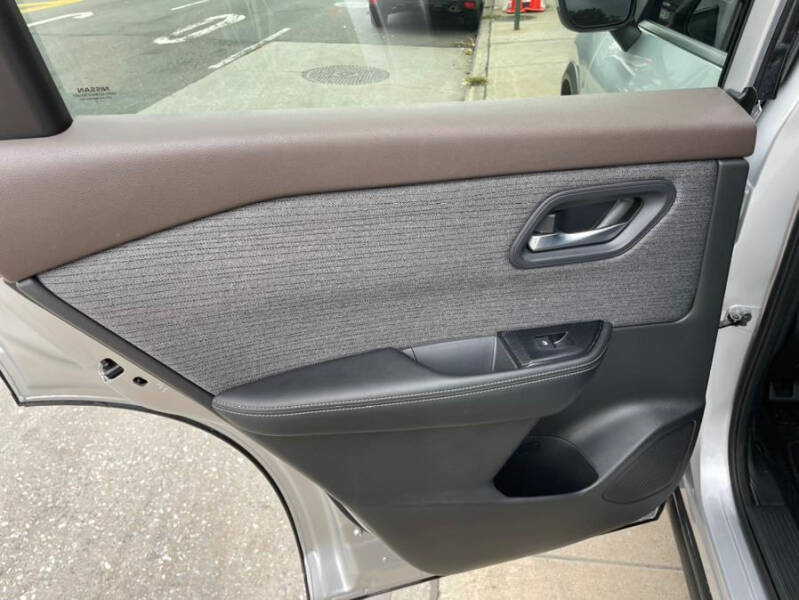 2022 Nissan Rogue SV