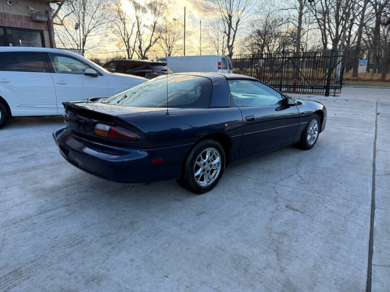 2002 Chevrolet Camaro Base photo 4