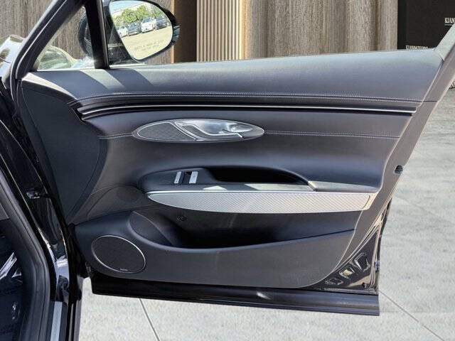 2022 Genesis GV70 2.5T Standard