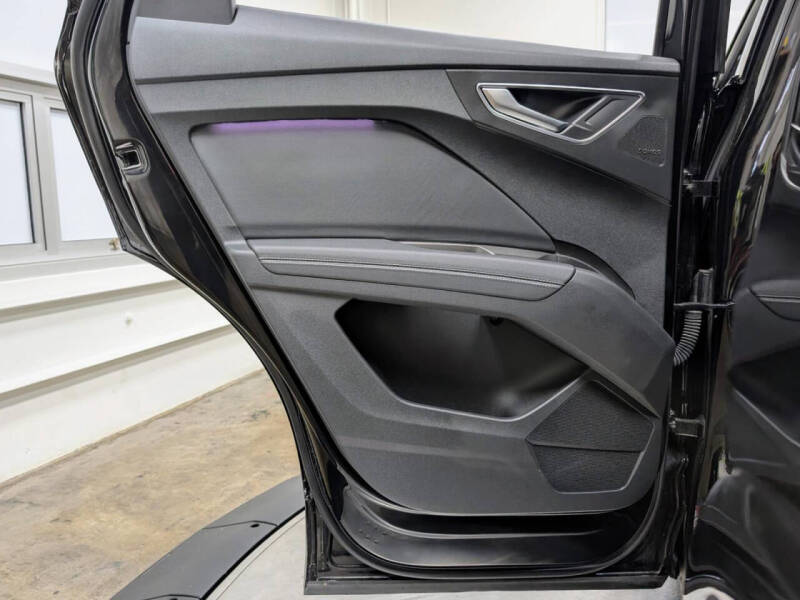 2024 Audi Q4 e-tron quattro Premium Plus 55