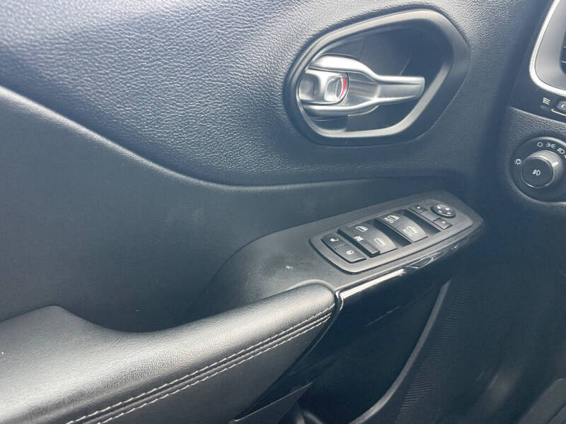 2023 Jeep Cherokee Altitude Lux