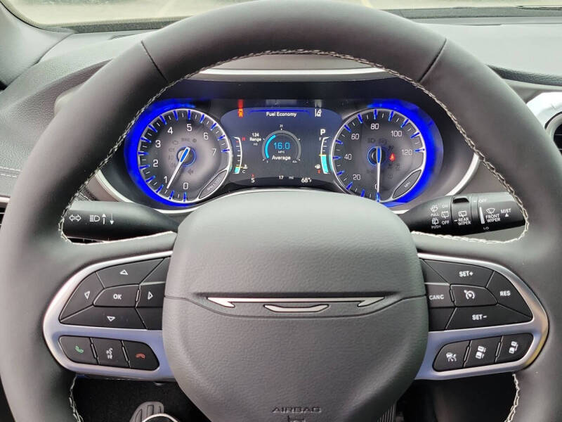 2027 Chrysler Pacifica Select