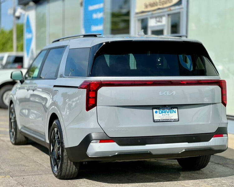 2025 Kia Carnival EX