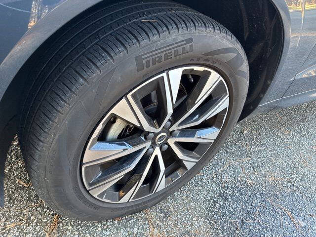 2024 Volvo XC60 B5 Plus Dark Theme