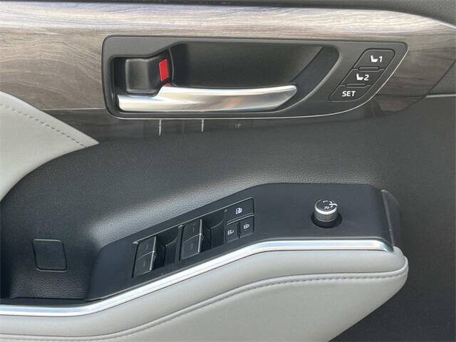 2022 Toyota Highlander Platinum