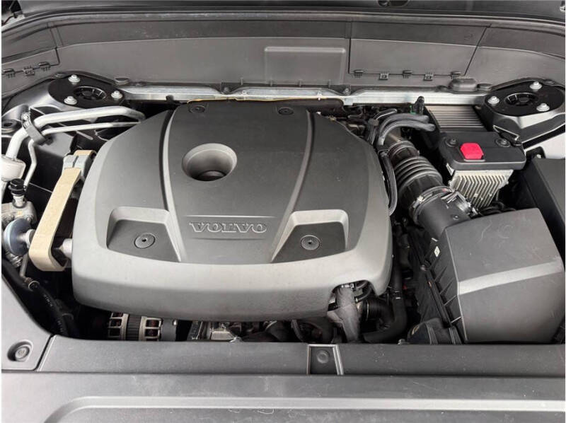 2019 Volvo XC90 T6 Momentum