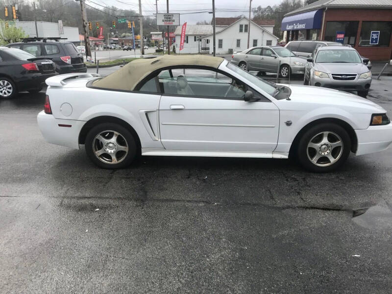 2004 Ford Mustang for sale at Qualls Motor Company in Kingsport TN