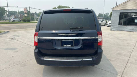 2012 Chrysler Town and Country Touring