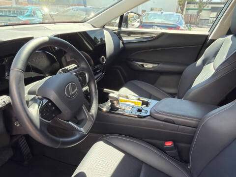 2025 Lexus NX 350h Premium