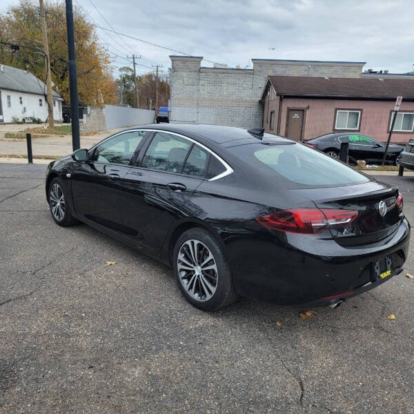2019 Buick Regal Sportback Essence
