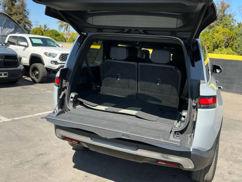 2024 Rivian R1S