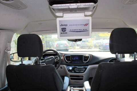 2017 Chrysler Pacifica Touring-L