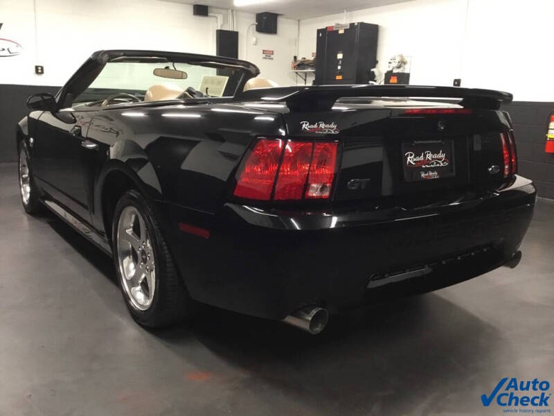 2004 Ford Mustang GT Deluxe