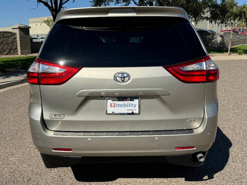 2017 Toyota Sienna XLE Premium 8-Passenger