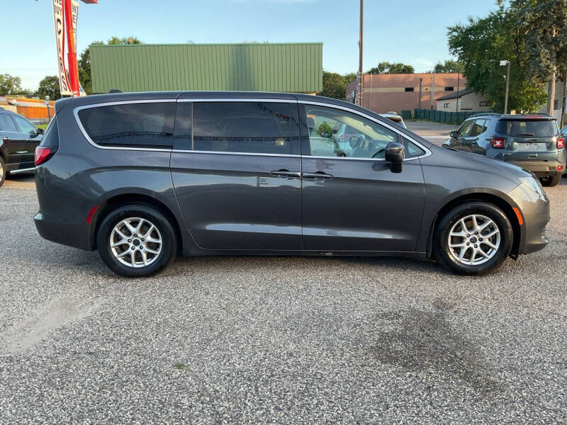 2021 Chrysler Voyager LX