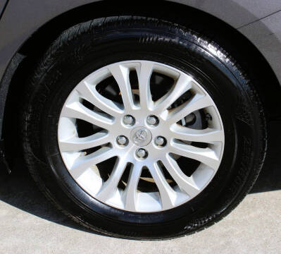 2013 Toyota Sienna XLE 7-Passenger Auto Access Seat