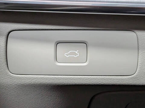 2023 Volvo XC90 B5 Core