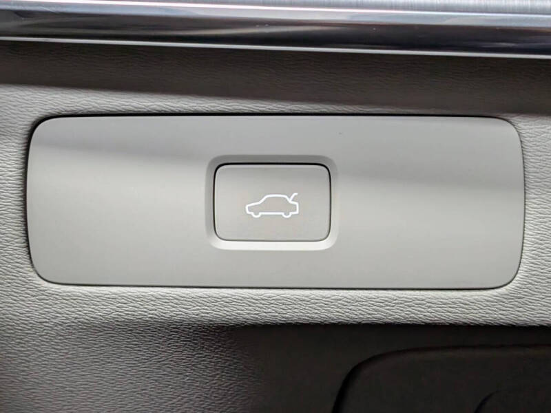 2023 Volvo XC90 B5 Core