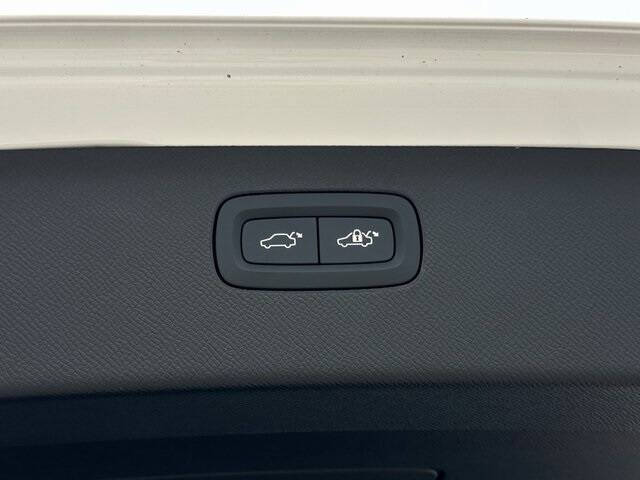 2025 Volvo XC90 T8 Plus Bright Theme 7P