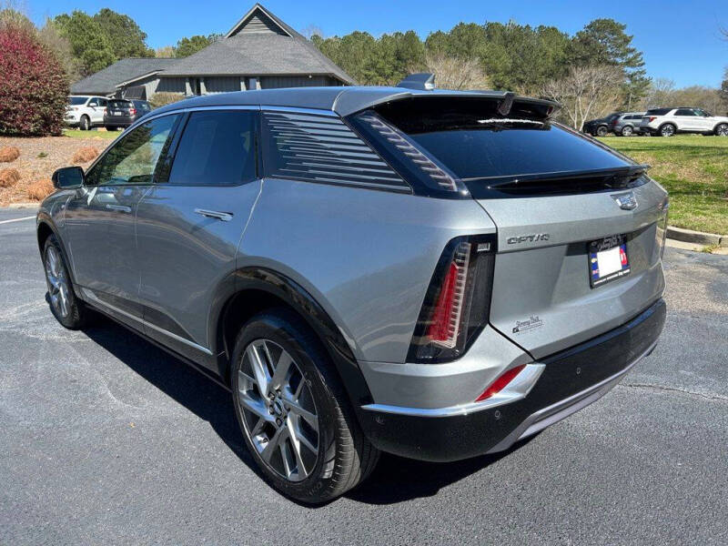2025 Cadillac OPTIQ Luxury 1