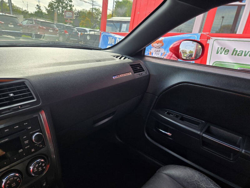 2013 Dodge Challenger SXT Plus