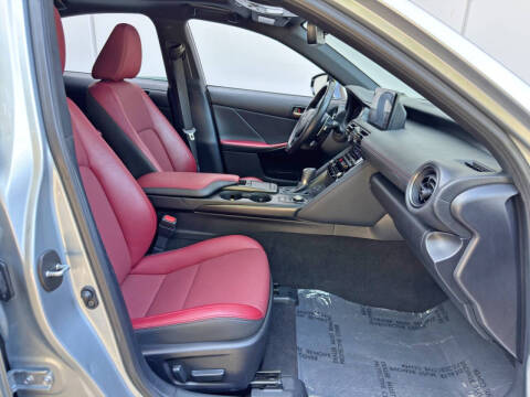 2023 Lexus IS 300