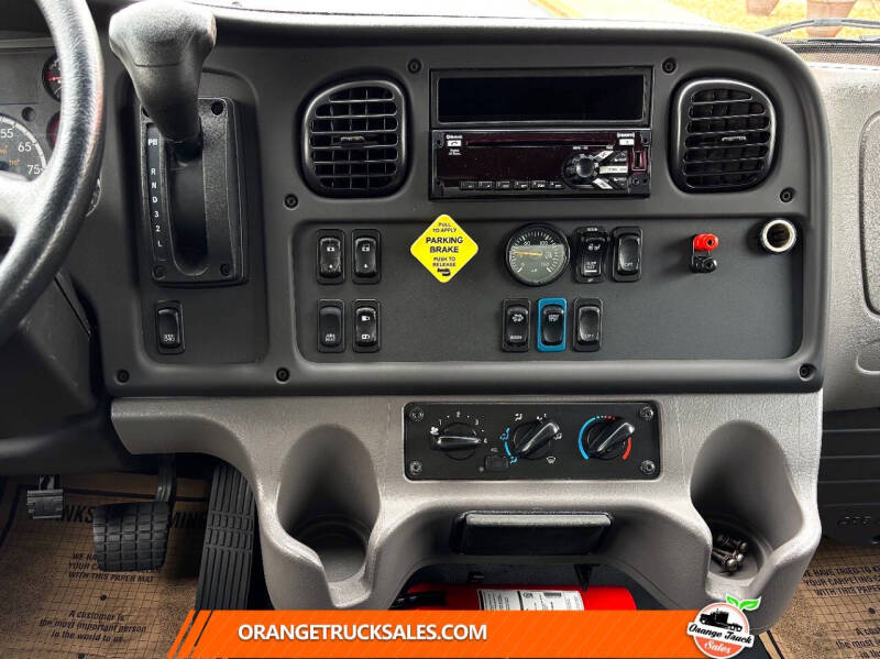 2022 Freightliner M2 106