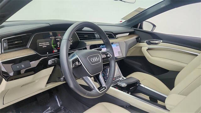 2024 Audi Q8 Sportback e-tron quattro Premium S line