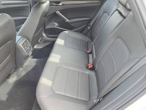 2021 Volkswagen Passat R-Line