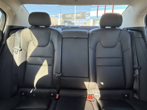 2024 Volvo S60 B5 Plus Dark Theme